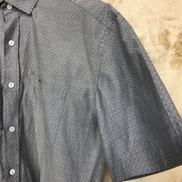 Button down - Picture 3 of 3